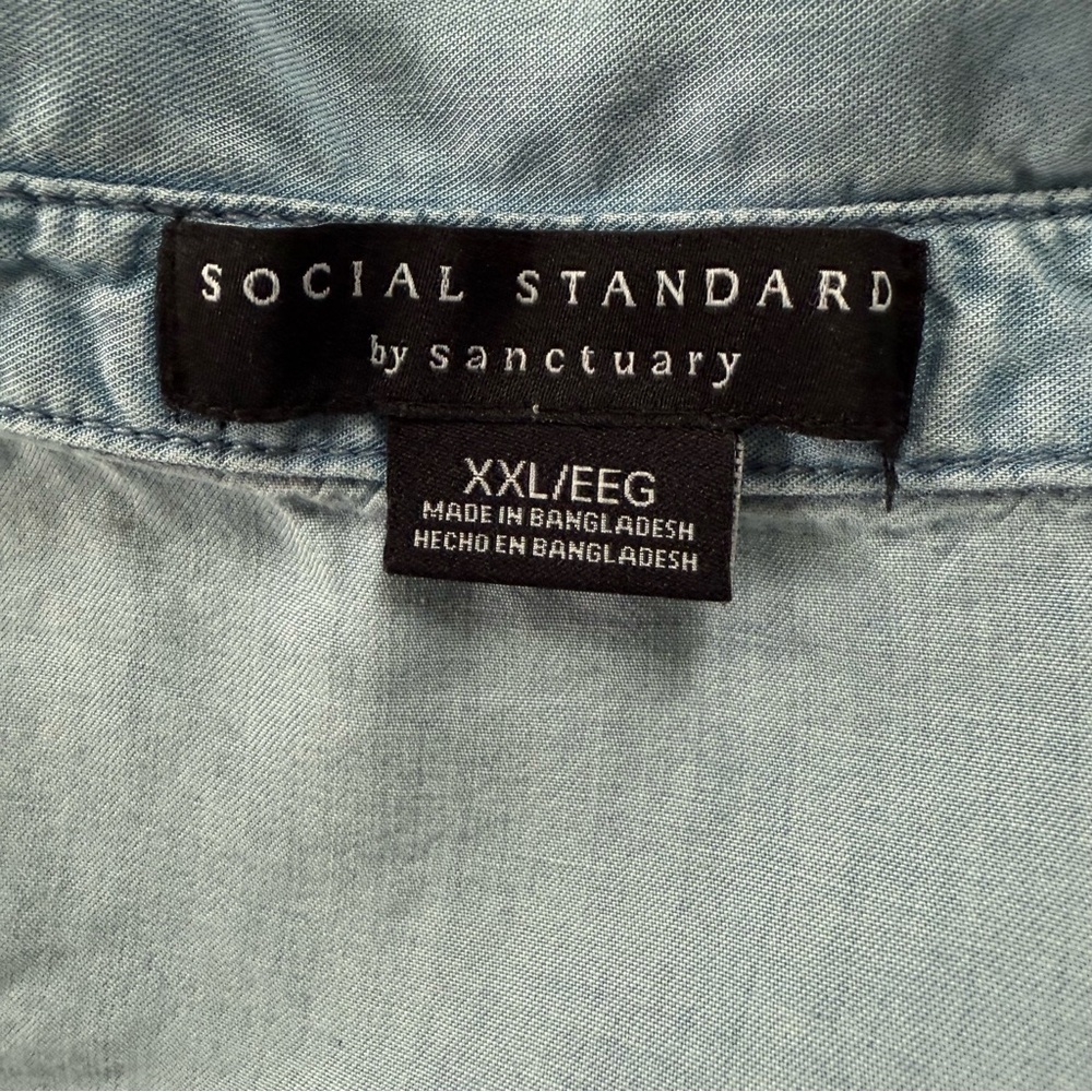 Sanctuary Light Blue Tencel Button-Up Shirt, Labeled XXL - runs more like an XL - Picture 8 of 12